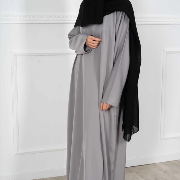 Abayas - Picture 1 of 7
